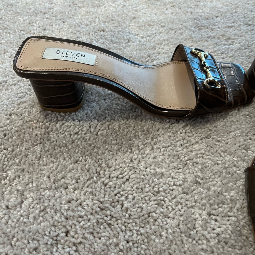 Steve Madden Brown Croc-Patterned Sandals - Picture 4 of 5